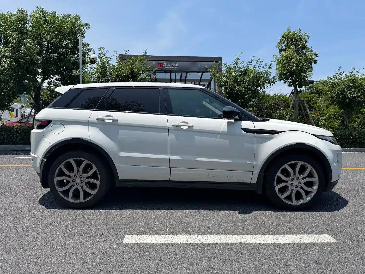 2014 Range Rover Evoque Imported 2.0T 5-Door Premium Edition — миниатюра 4