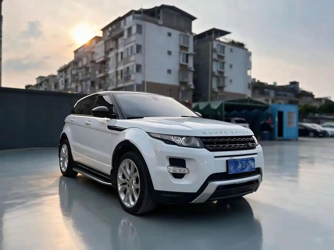 Range Rover Evoque (Imported) 2015 2.0T 5-Door Premium Edition — миниатюра 3