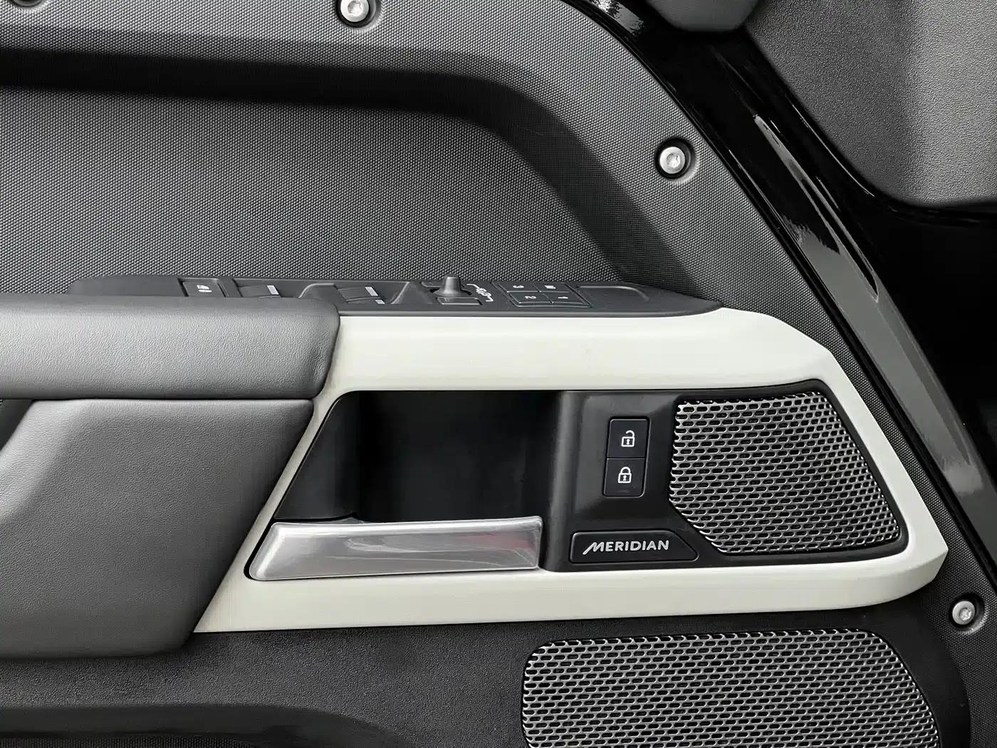 2024 Land Rover Defender 110 3.0T P400 XS — миниатюра 15