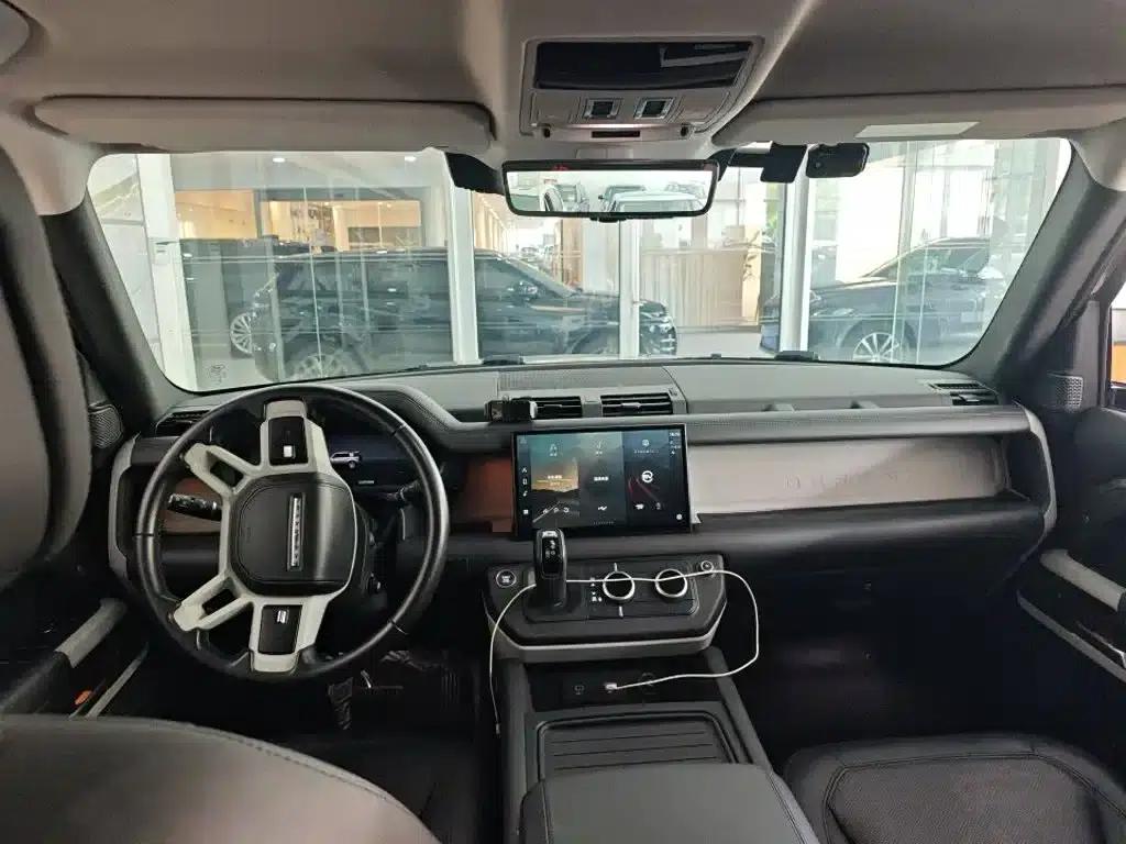 2022 Land Rover Defender 110 P400 Dark Edition — миниатюра 6