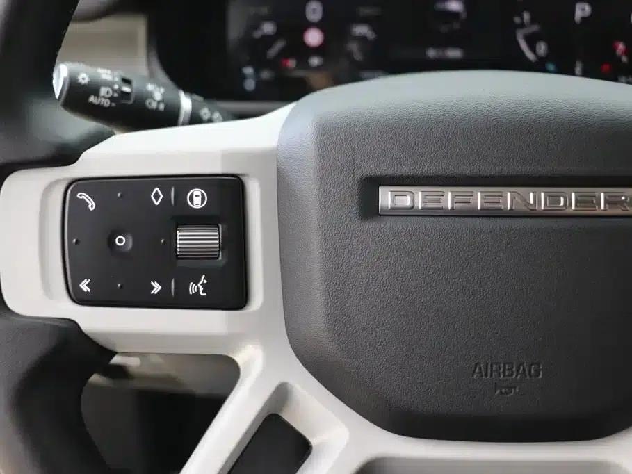 2024 Land Rover Defender 90 2.0T P300 S — миниатюра 16