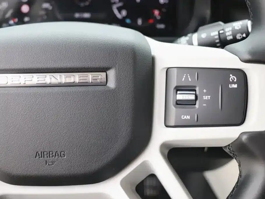 2024 Land Rover Defender 90 2.0T P300 S — миниатюра 17