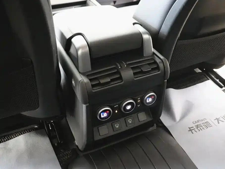 2024 Land Rover Defender 90 2.0T P300 S — миниатюра 21