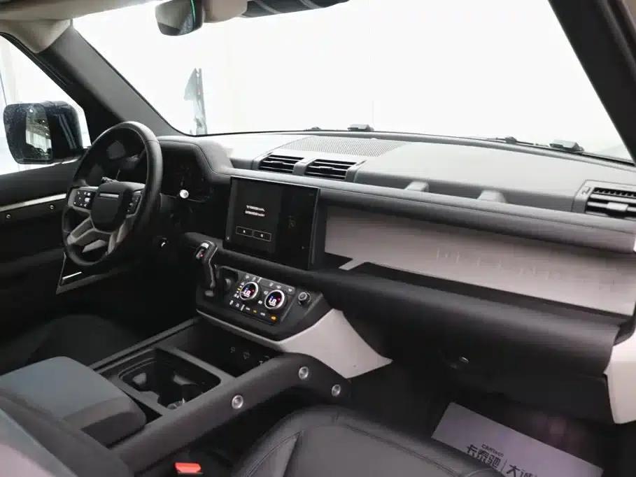 2024 Land Rover Defender 90 2.0T P300 S — миниатюра 23