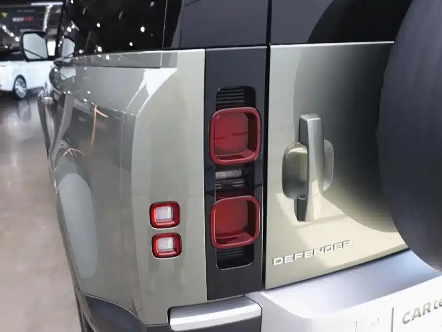 2024 Land Rover Defender 90 2.0T P300 S — миниатюра 29