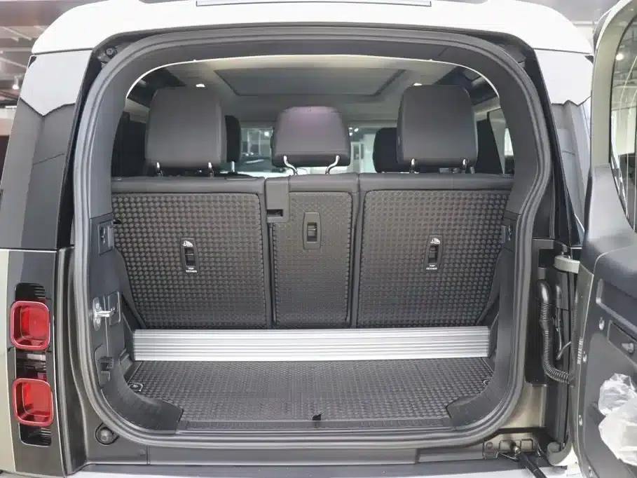 2024 Land Rover Defender 90 2.0T P300 S — миниатюра 30