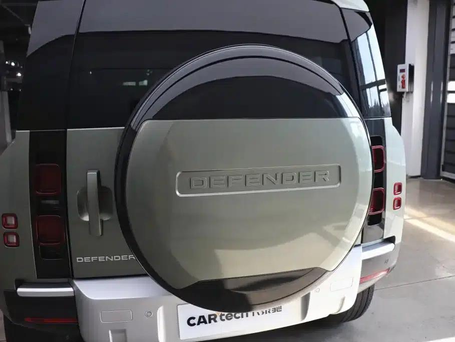 2024 Land Rover Defender 90 2.0T P300 S — миниатюра 32