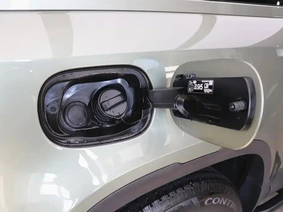 2024 Land Rover Defender 90 2.0T P300 S — миниатюра 33