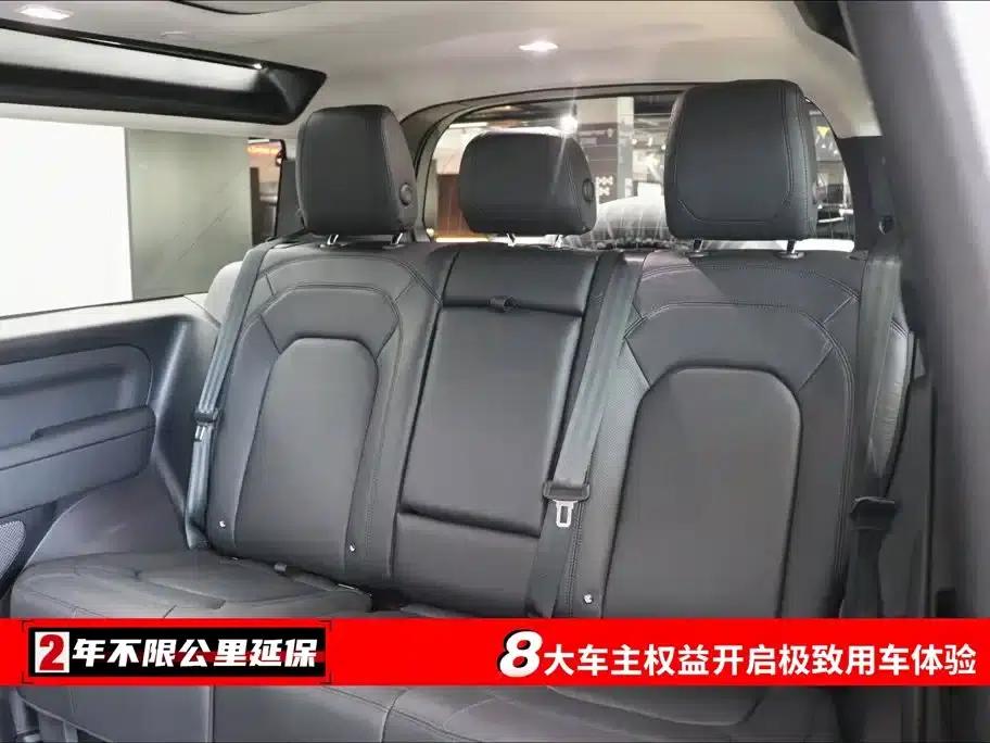 2024 Land Rover Defender 90 2.0T P300 S — миниатюра 6