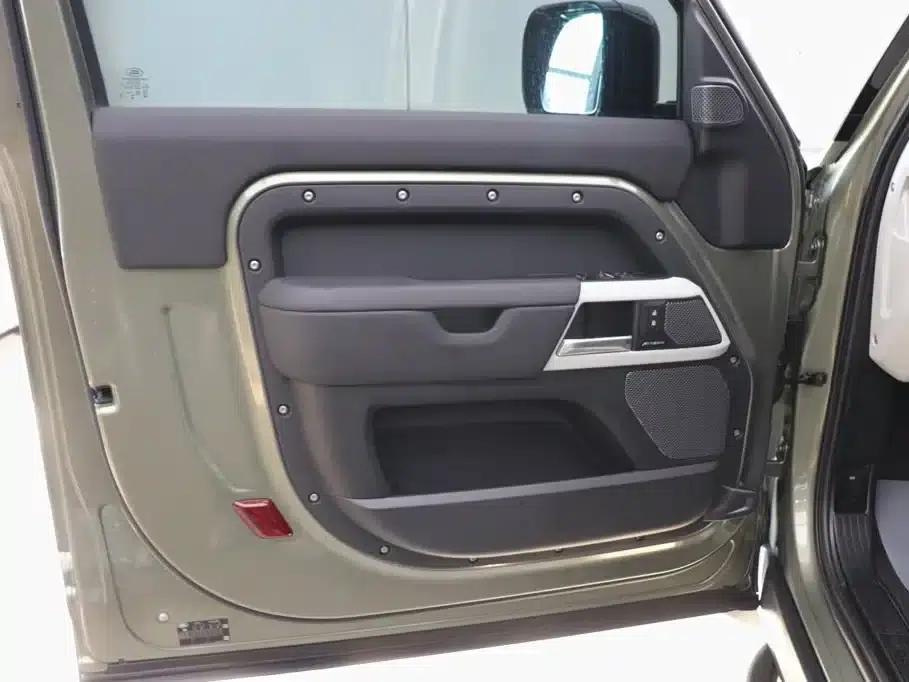 2024 Land Rover Defender 90 2.0T P300 S — миниатюра 10