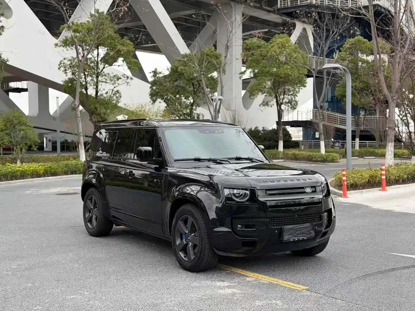 2024 Land Rover Defender 90 3.0T P400 HSE — миниатюра 3