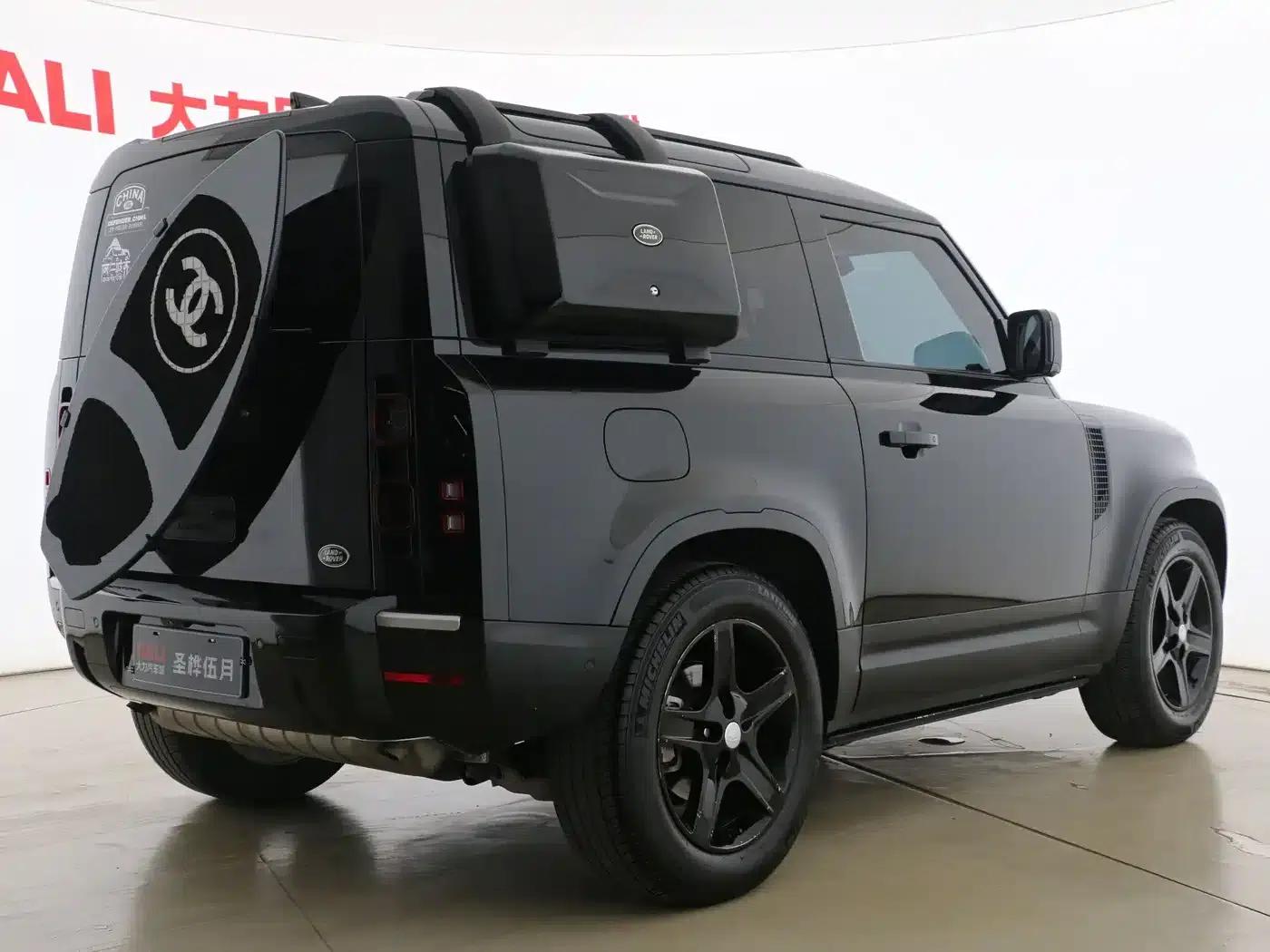 2023 Land Rover Defender 90 2.0T P300 SE — миниатюра 14