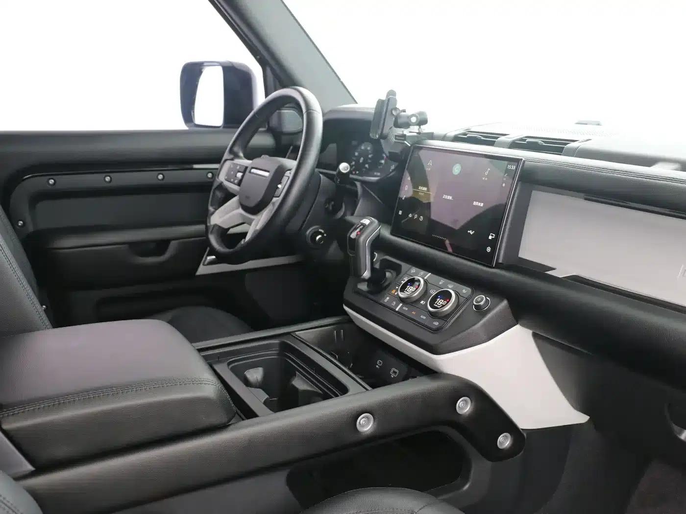2023 Land Rover Defender 90 2.0T P300 SE — миниатюра 4