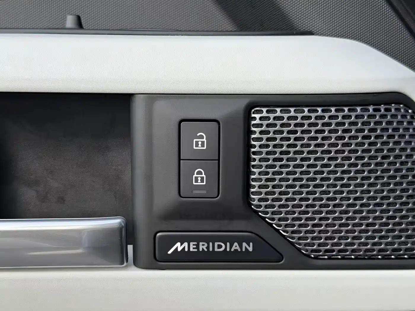 2024 Land Rover Defender 110 3.0T P400 X-DYNAMIC HSE — миниатюра 12