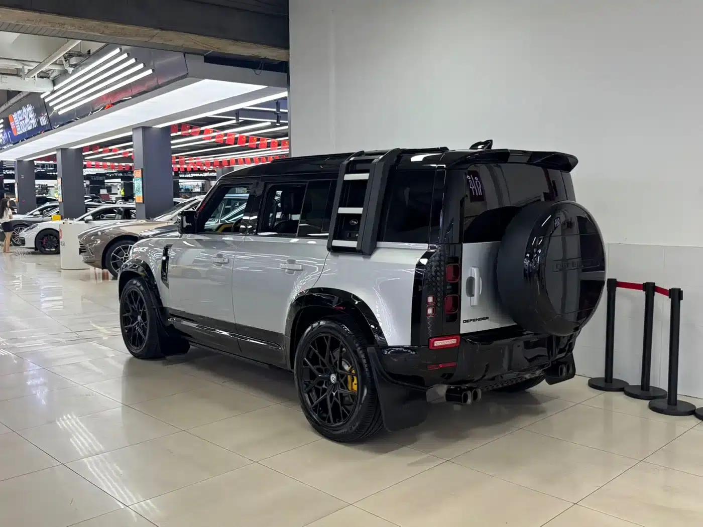2020 Land Rover Defender 110 P400 Dark Edition — миниатюра 3