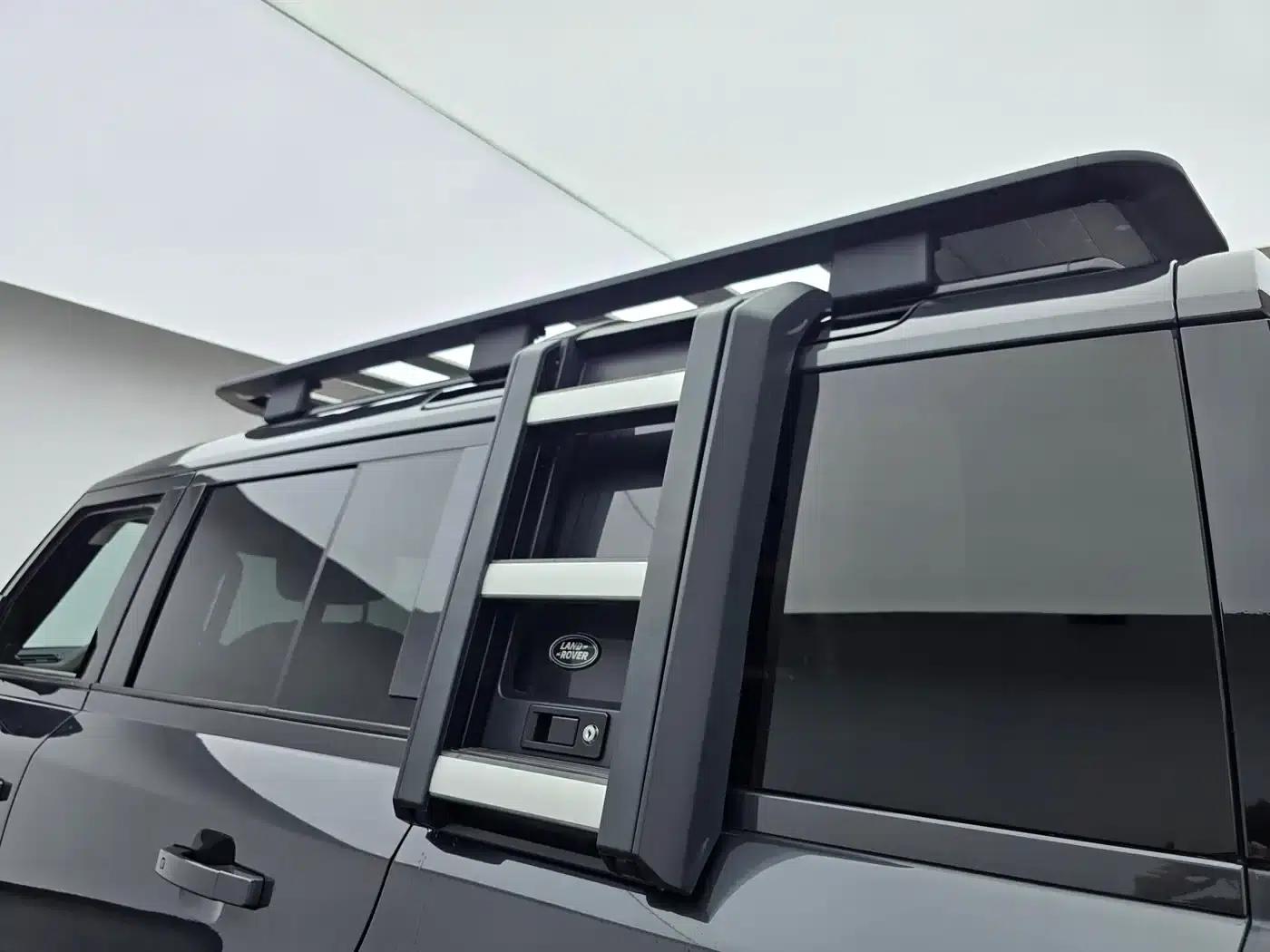2022 Land Rover Defender 110 P400 Dark Edition — миниатюра 12
