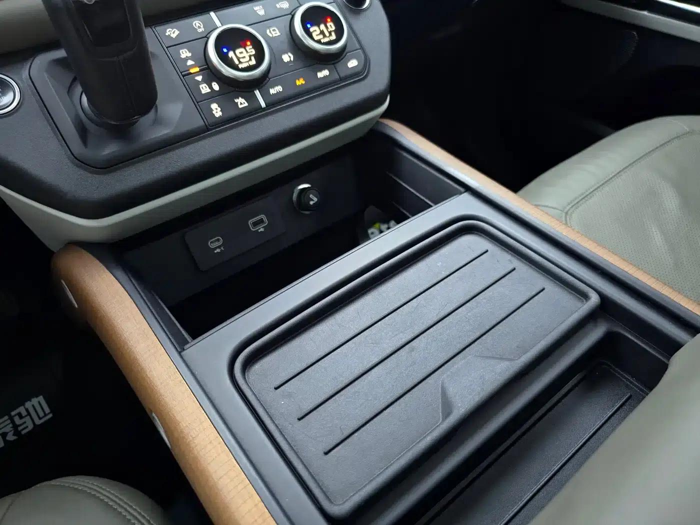 2022 Land Rover Defender 110 P400 Dark Edition — миниатюра 28