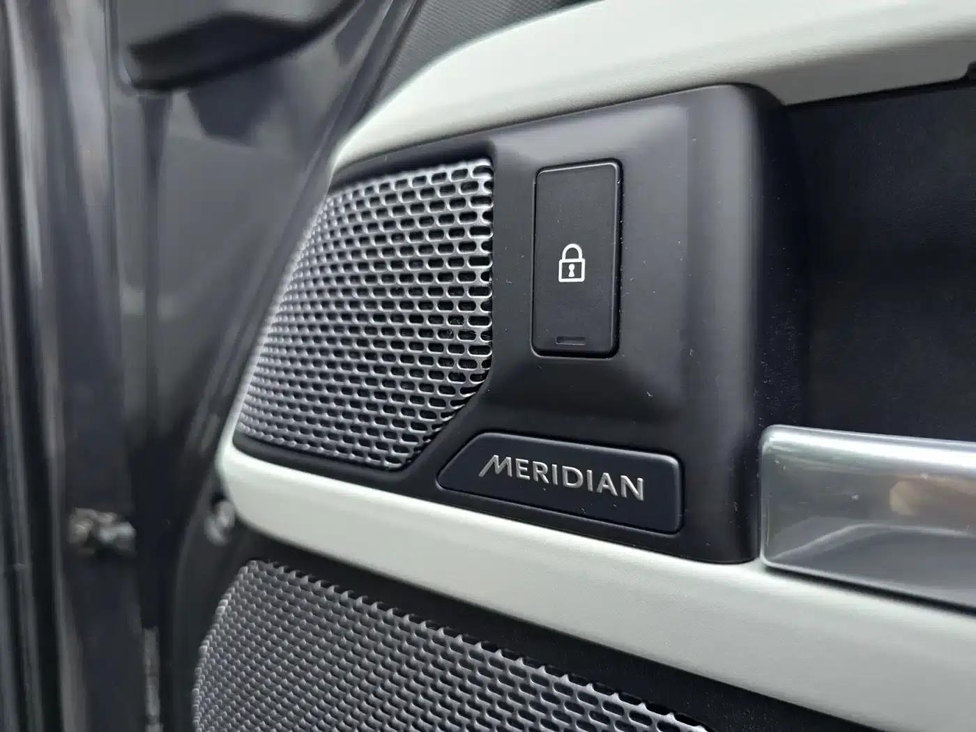 2022 Land Rover Defender 110 P400 Dark Edition — миниатюра 30
