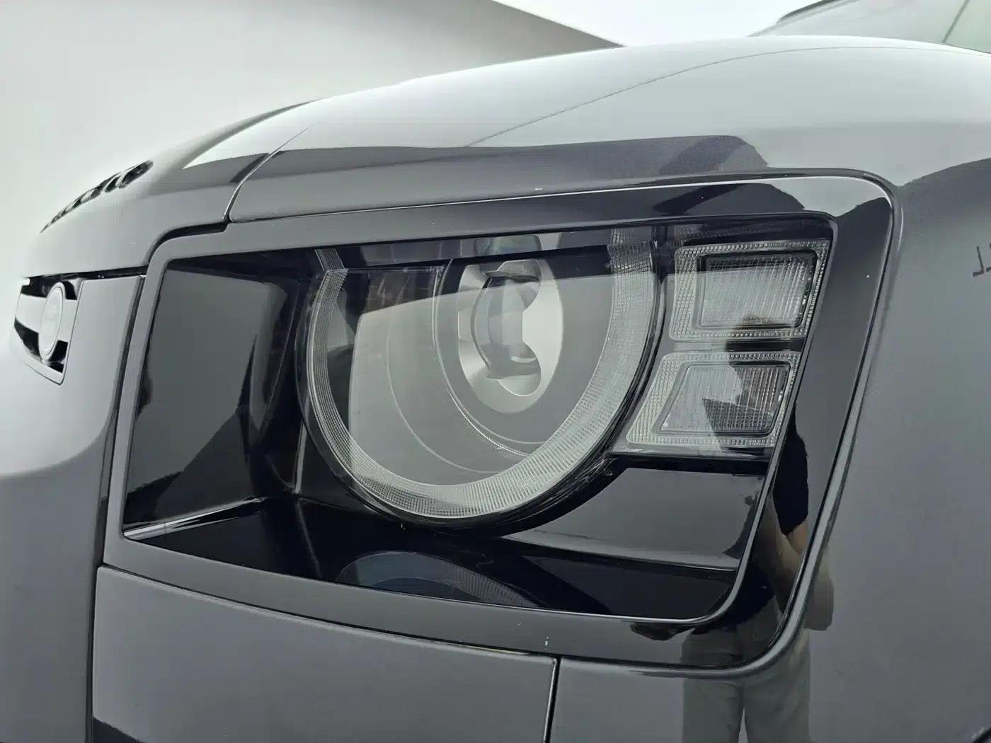 2022 Land Rover Defender 110 P400 Dark Edition — миниатюра 8