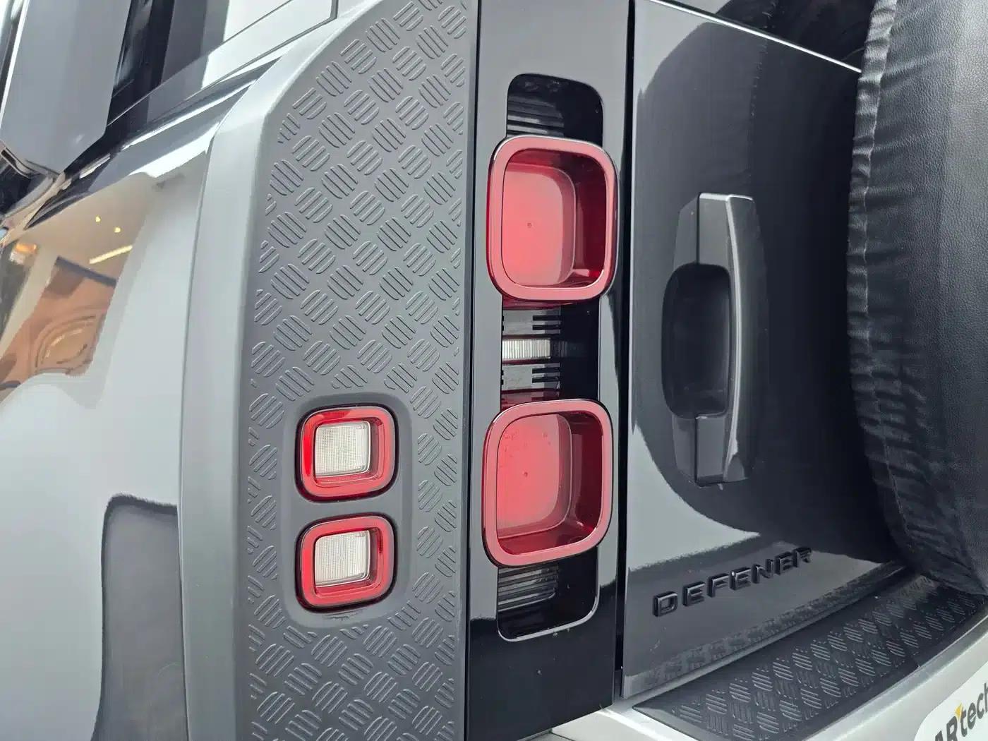 2022 Land Rover Defender 110 P400 Dark Edition — миниатюра 9
