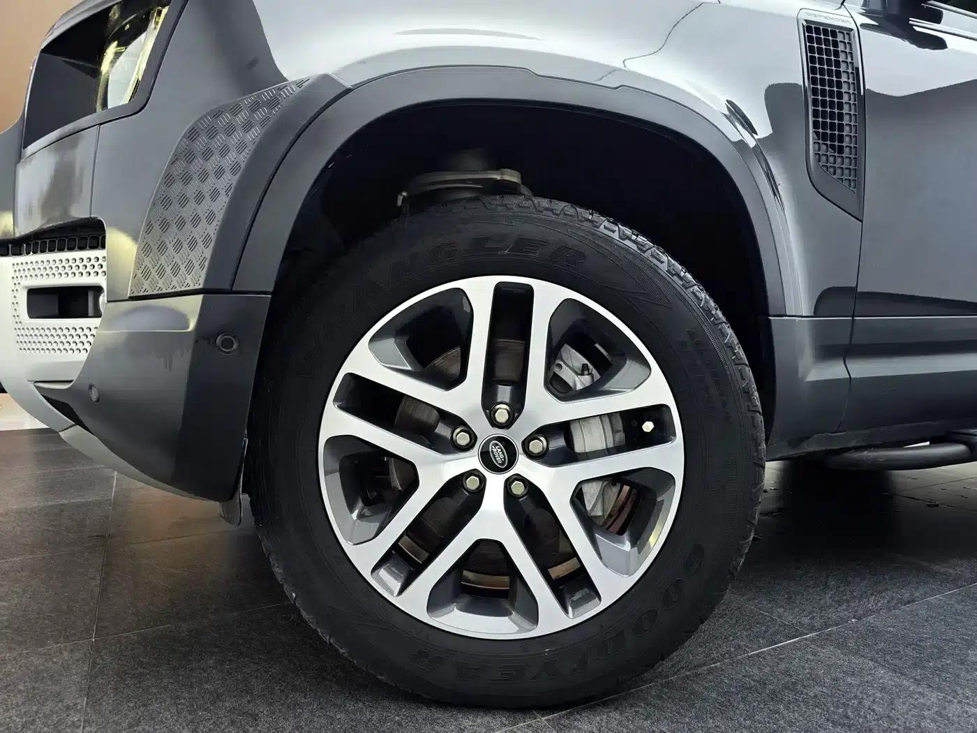 2022 Land Rover Defender 110 P400 Dark Edition — миниатюра 10