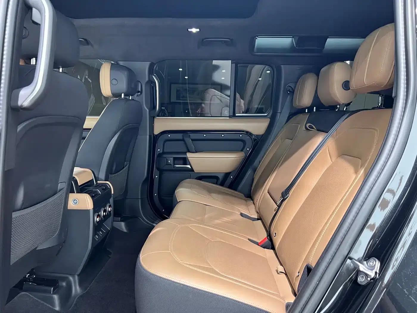 2024 Land Rover Defender 110 5.0T V8 — миниатюра 12