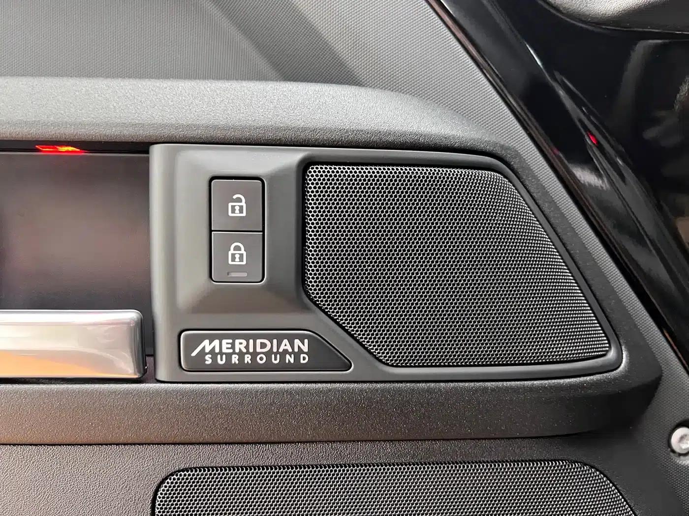 2024 Land Rover Defender 110 5.0T V8 — миниатюра 14