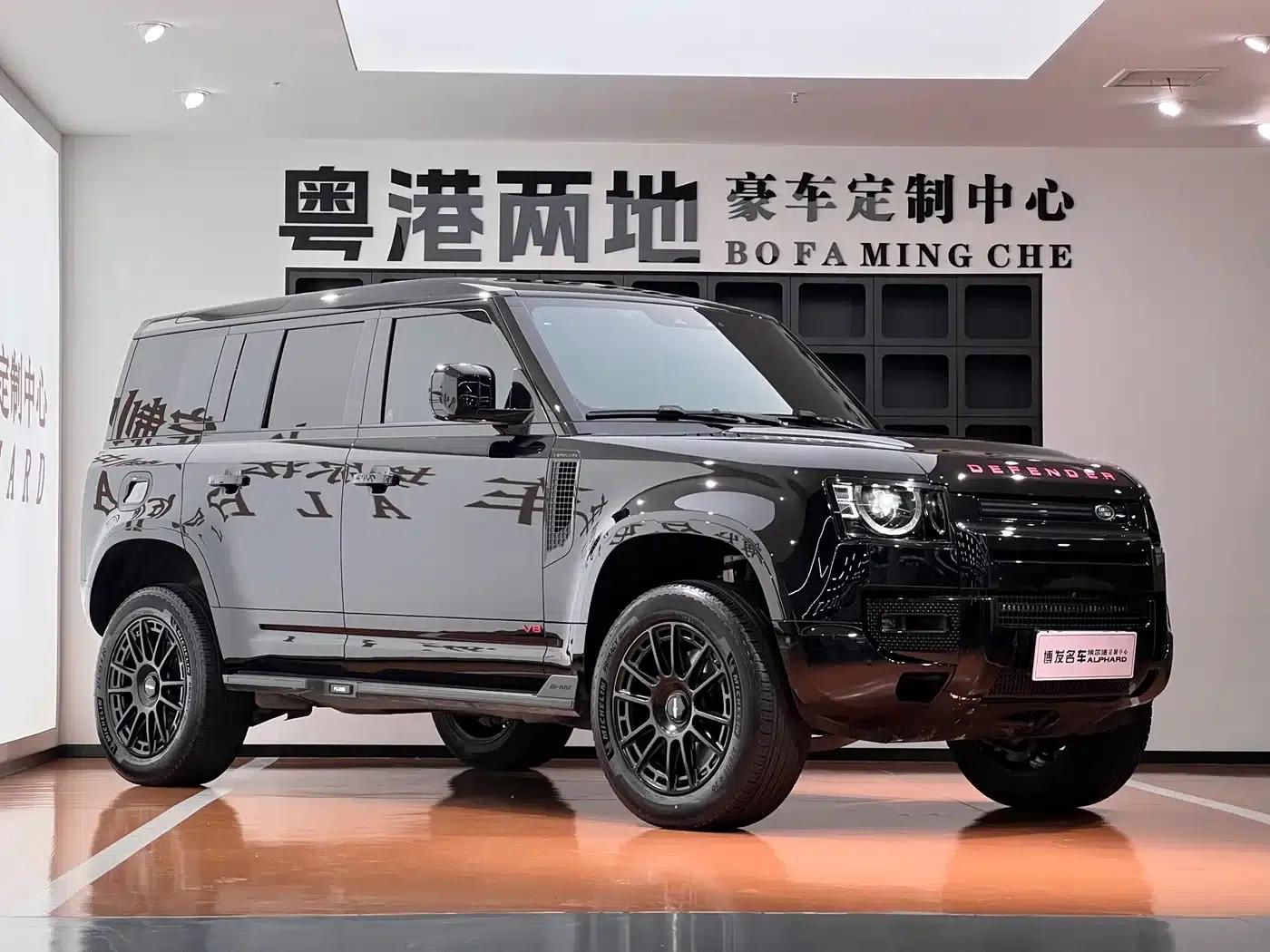 2024 Land Rover Defender 110 5.0T V8 — миниатюра 3