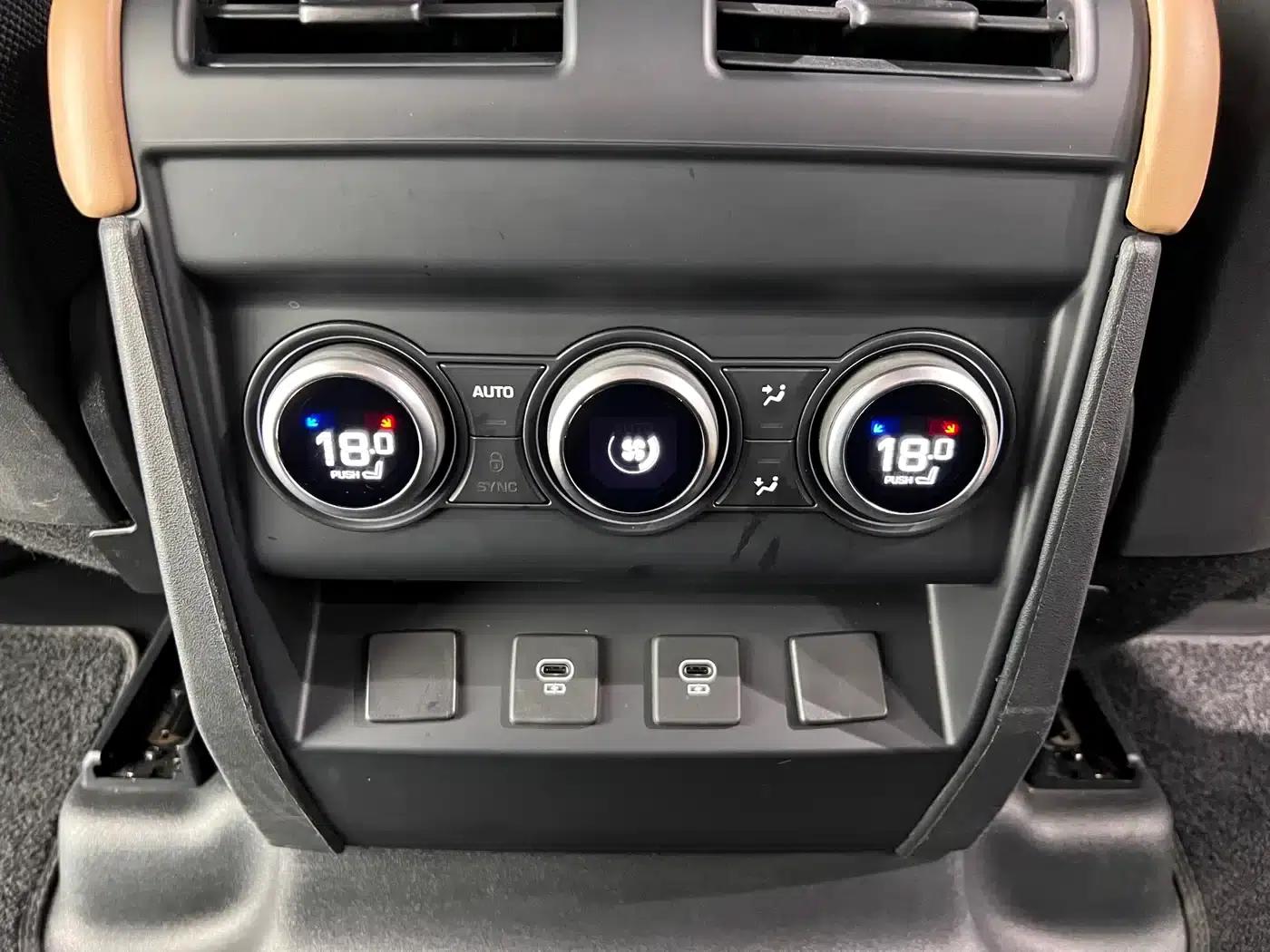 2024 Land Rover Defender 110 5.0T V8 — миниатюра 24