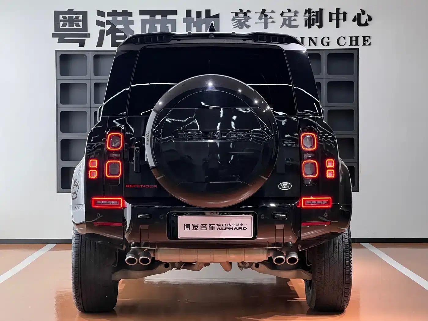 2024 Land Rover Defender 110 5.0T V8 — миниатюра 6
