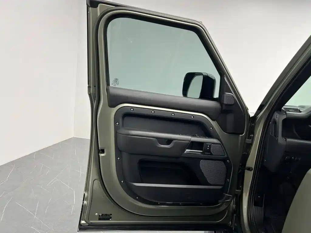 2023 Land Rover Defender 110 3.0T P400 X — миниатюра 12