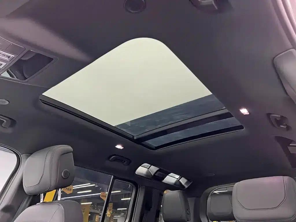 2023 Land Rover Defender 110 3.0T P400 X — миниатюра 16
