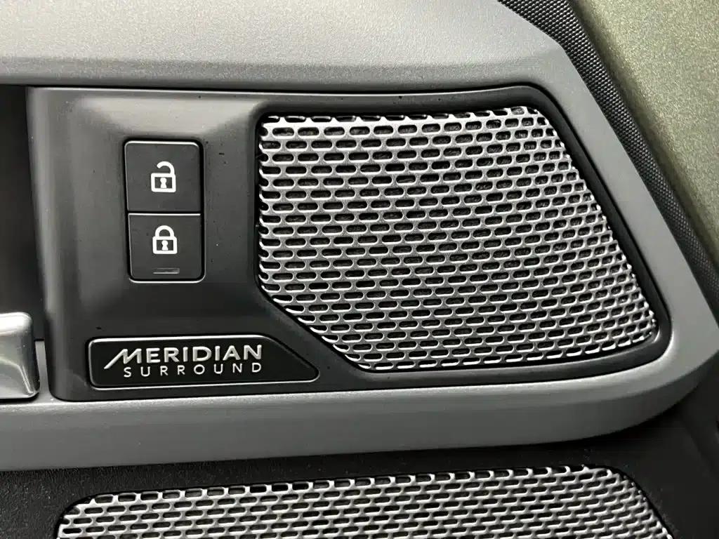 2023 Land Rover Defender 110 3.0T P400 X — миниатюра 17