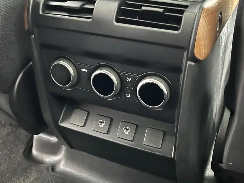 2023 Land Rover Defender 110 3.0T P400 X — миниатюра 18