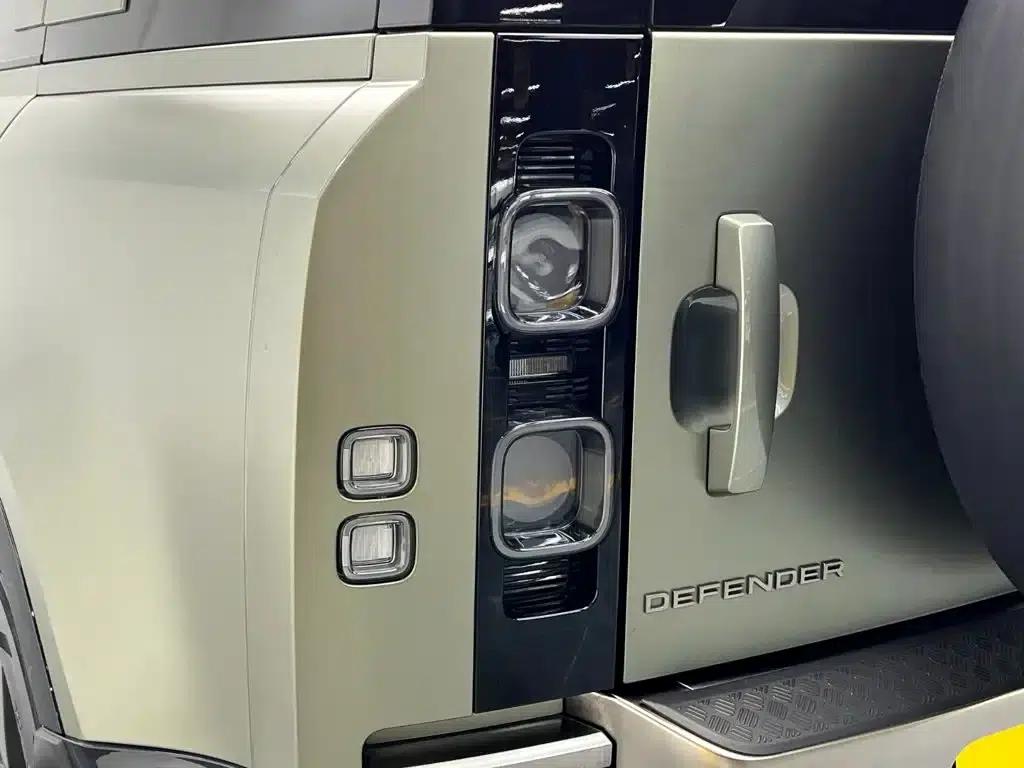 2023 Land Rover Defender 110 3.0T P400 X — миниатюра 10