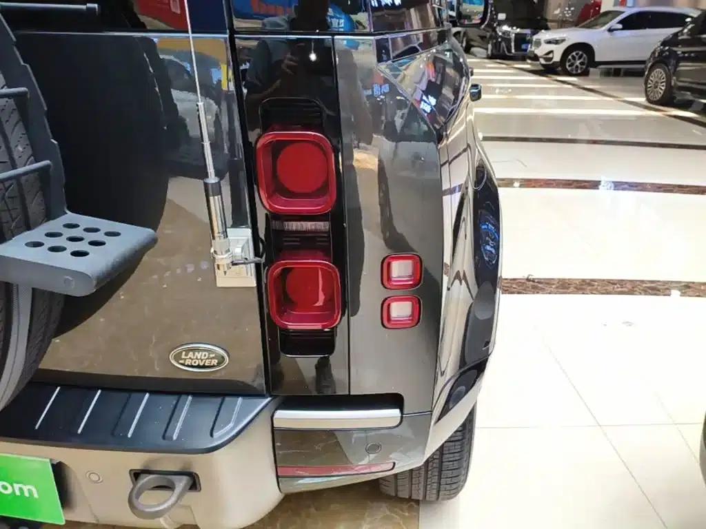 2023 Land Rover Defender Facelift 110 3.0T P400 X-DYNAMIC HSE — миниатюра 8