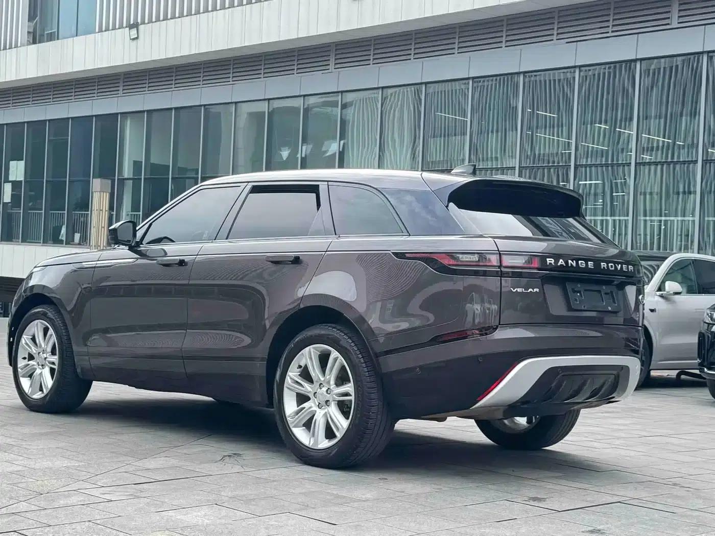 Range Rover Velar 2022 250PS Gold Edition — миниатюра 13