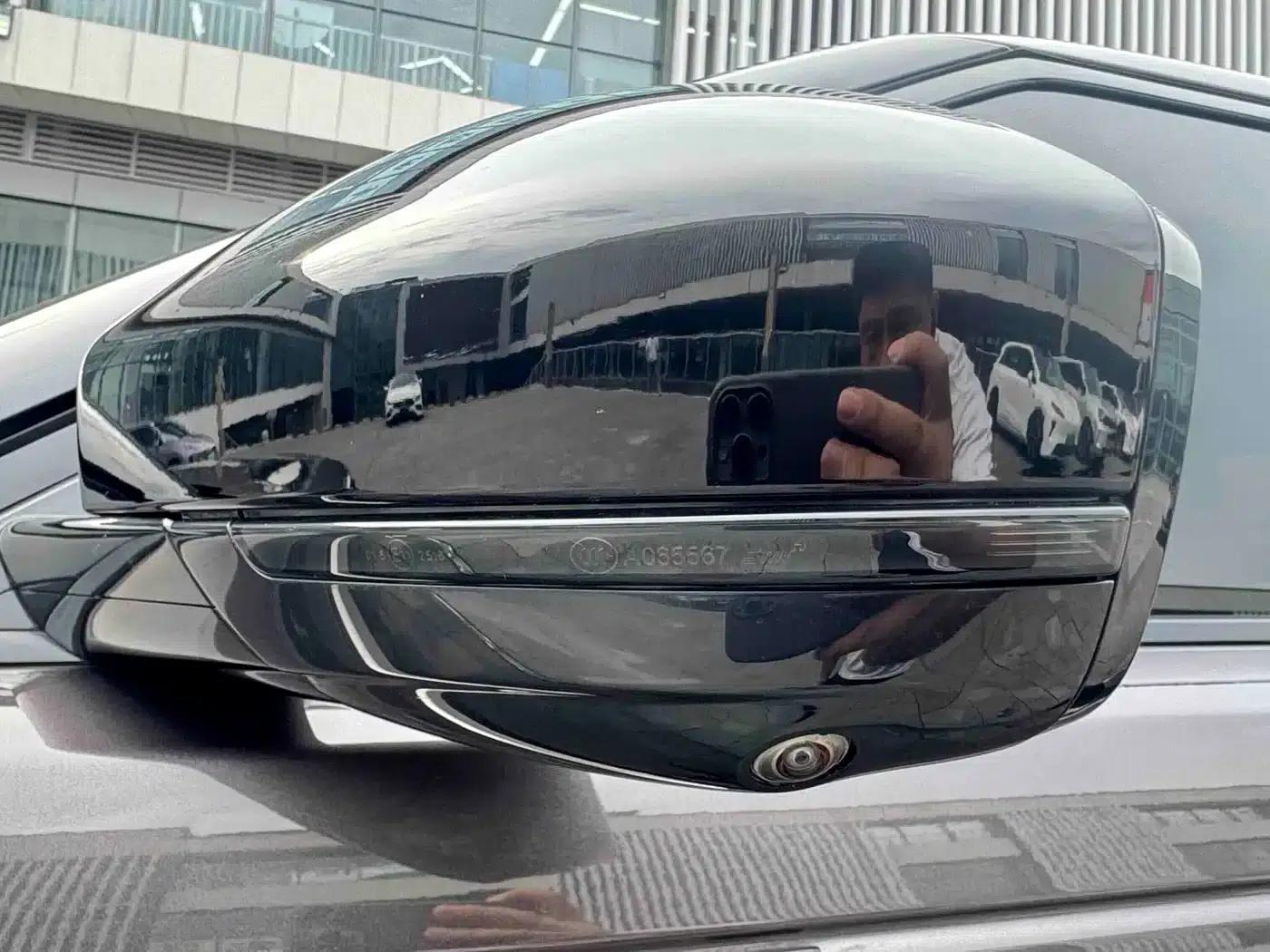 Range Rover Velar 2022 250PS Gold Edition — миниатюра 4