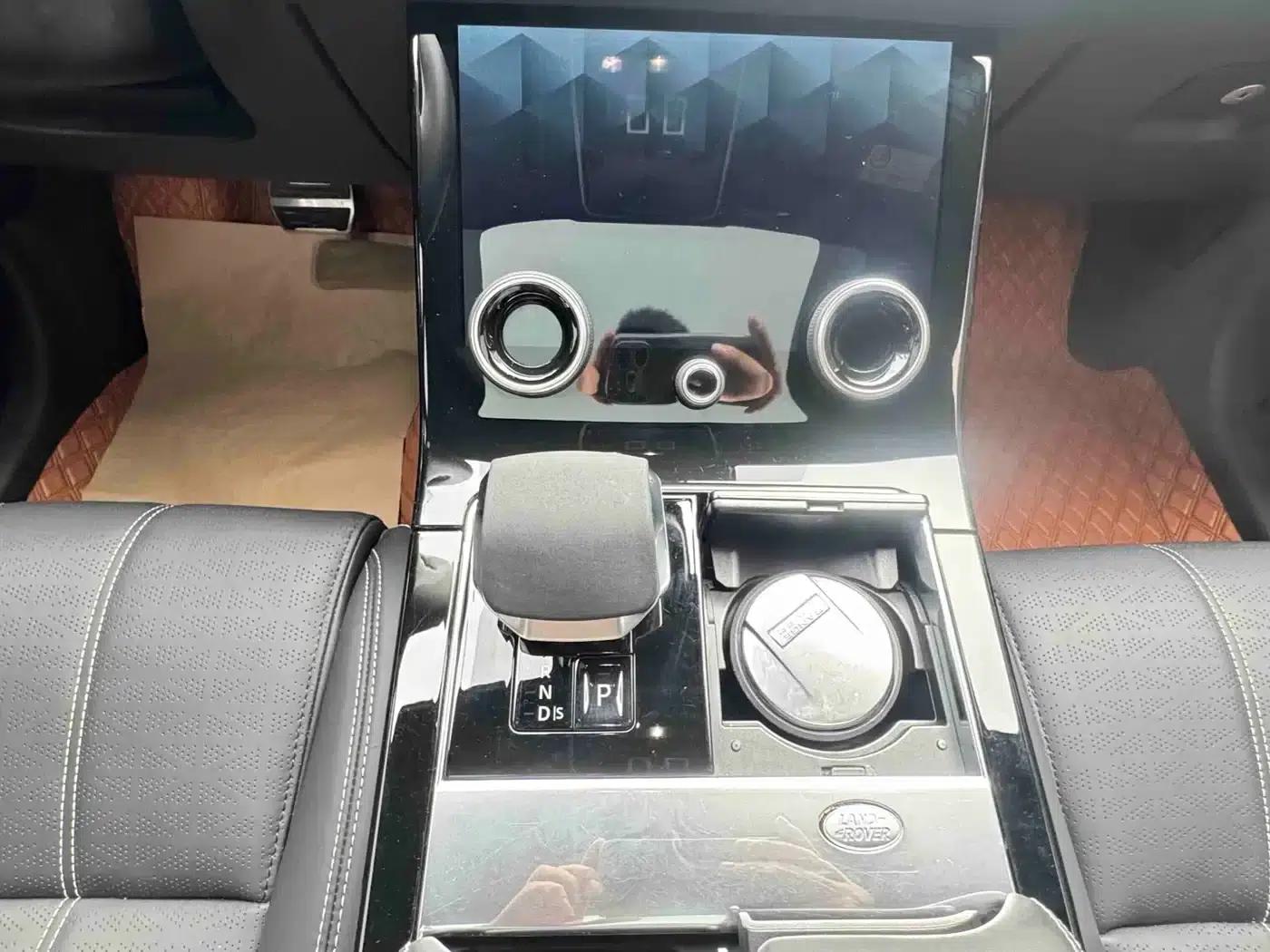 Range Rover Velar 2022 250PS Gold Edition — миниатюра 6