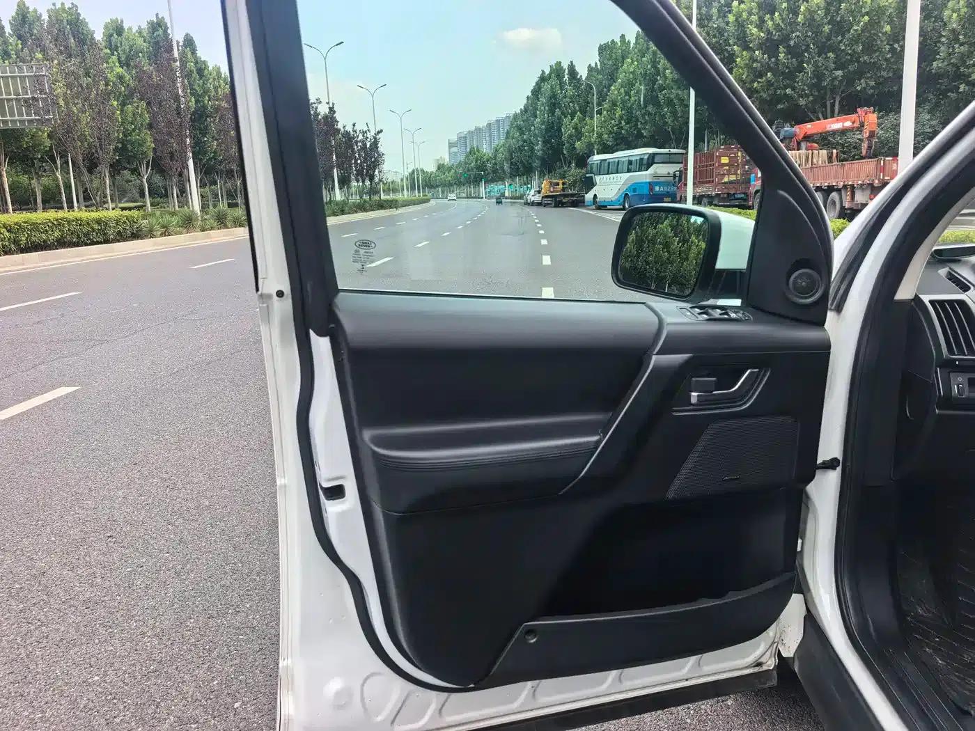 Freelander 2 2014 2.2T SD4 SE Diesel — миниатюра 11