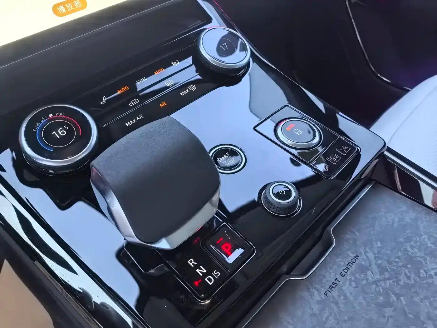 Range Rover Sport Hybrid 2023 P510e Plug-in Electric Hybrid First Edition — миниатюра 16