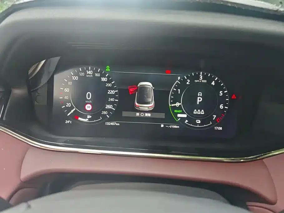 Range Rover Evoque Hybrid 2022 Model P300e Plug-in Electric Hybrid — миниатюра 14