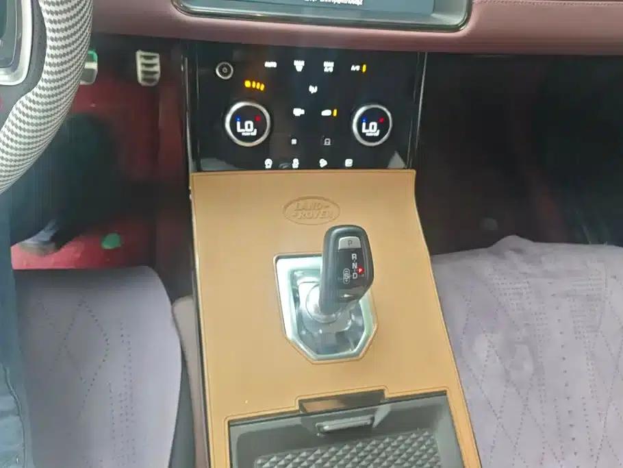 Range Rover Evoque Hybrid 2022 Model P300e Plug-in Electric Hybrid — миниатюра 16