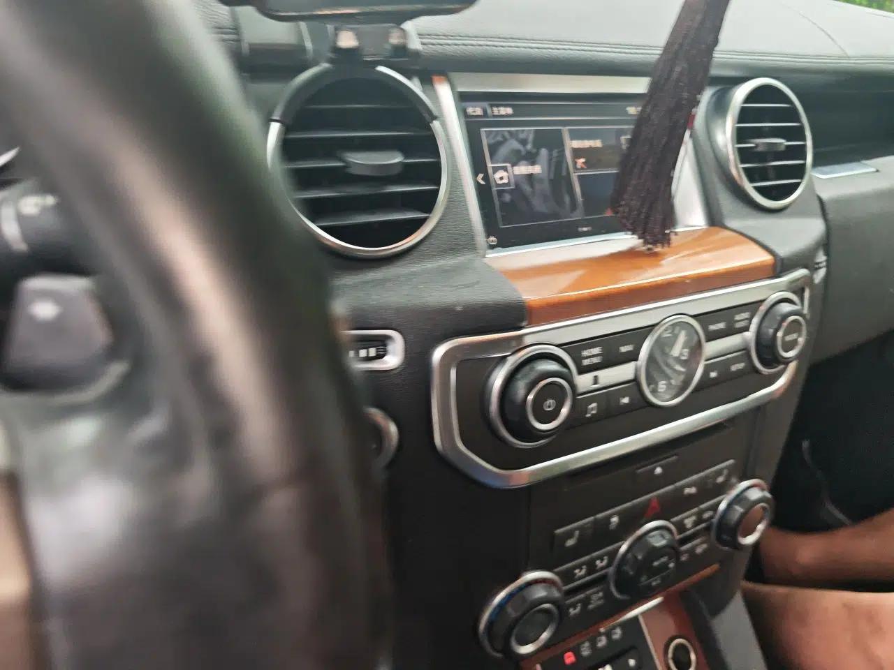 Land Rover Discovery 2016 3.0 SC Obsidian Black Heritage Edition HSE — миниатюра 13