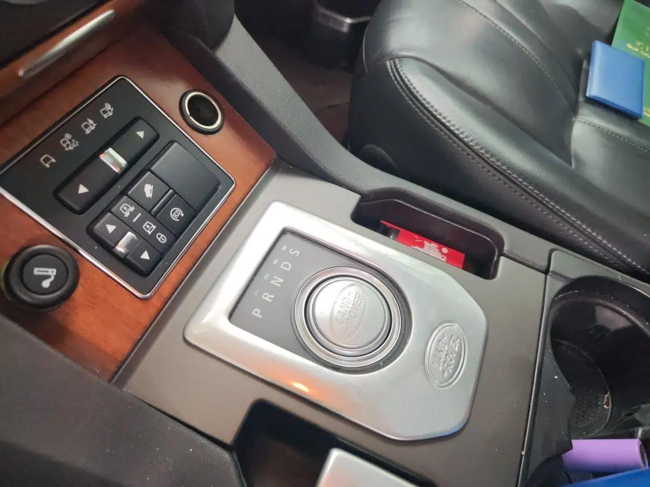 Land Rover Discovery 2016 3.0 SC Obsidian Black Heritage Edition HSE — миниатюра 14
