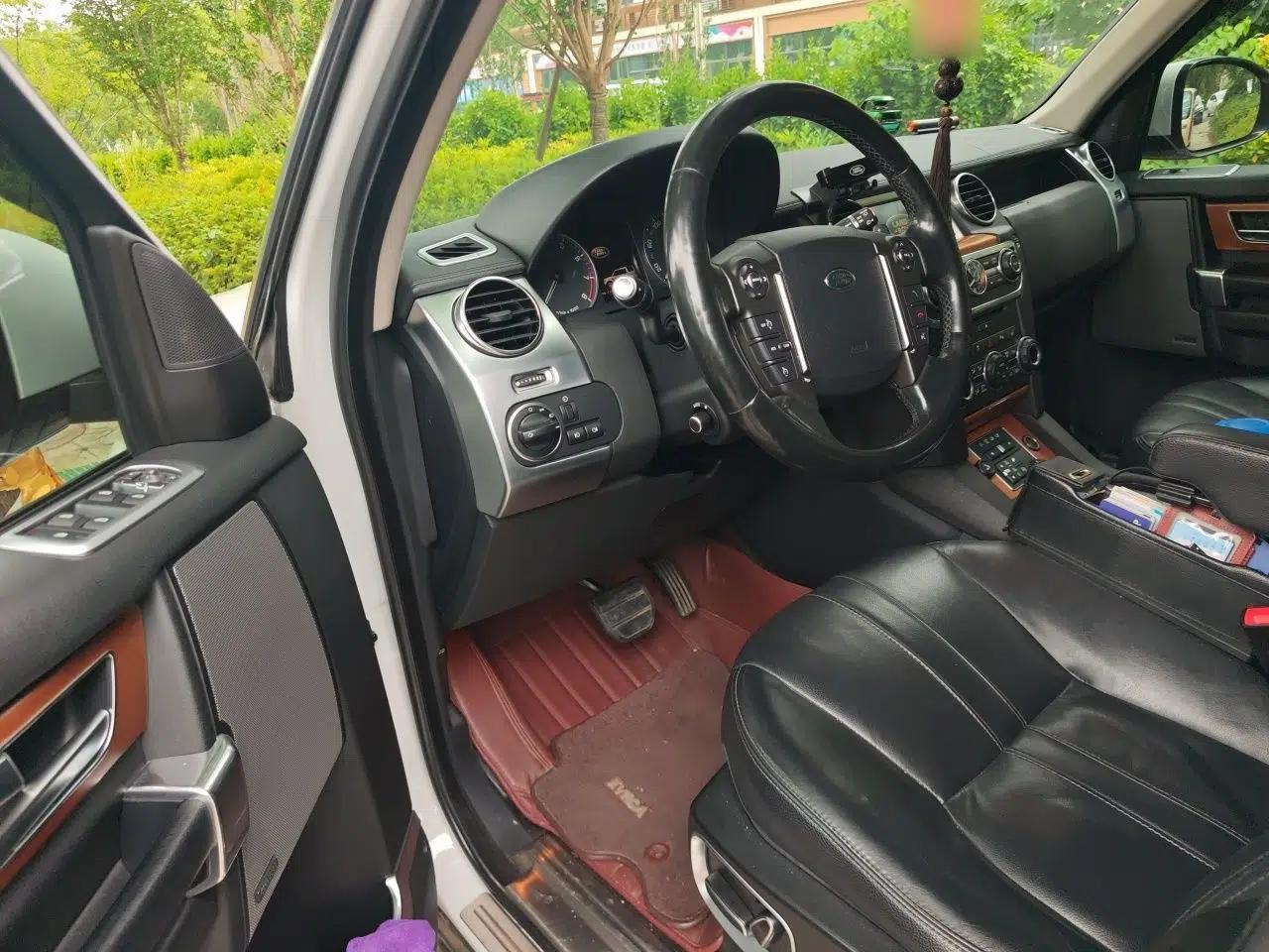 Land Rover Discovery 2016 3.0 SC Obsidian Black Heritage Edition HSE — миниатюра 16