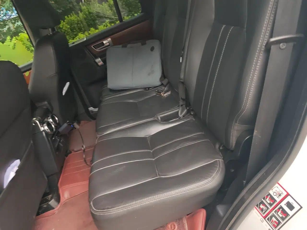Land Rover Discovery 2016 3.0 SC Obsidian Black Heritage Edition HSE — миниатюра 17