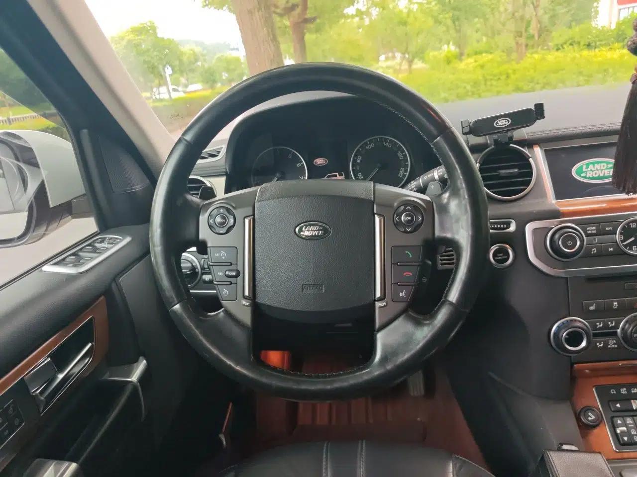 Land Rover Discovery 2016 3.0 SC Obsidian Black Heritage Edition HSE — миниатюра 10