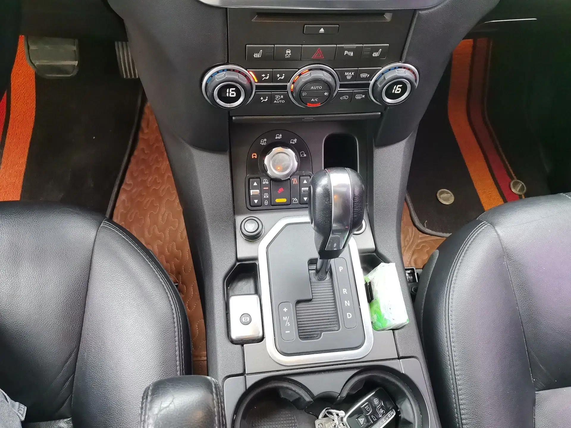 Land Rover Discovery 2013 5.0 V8 HSE — миниатюра 14