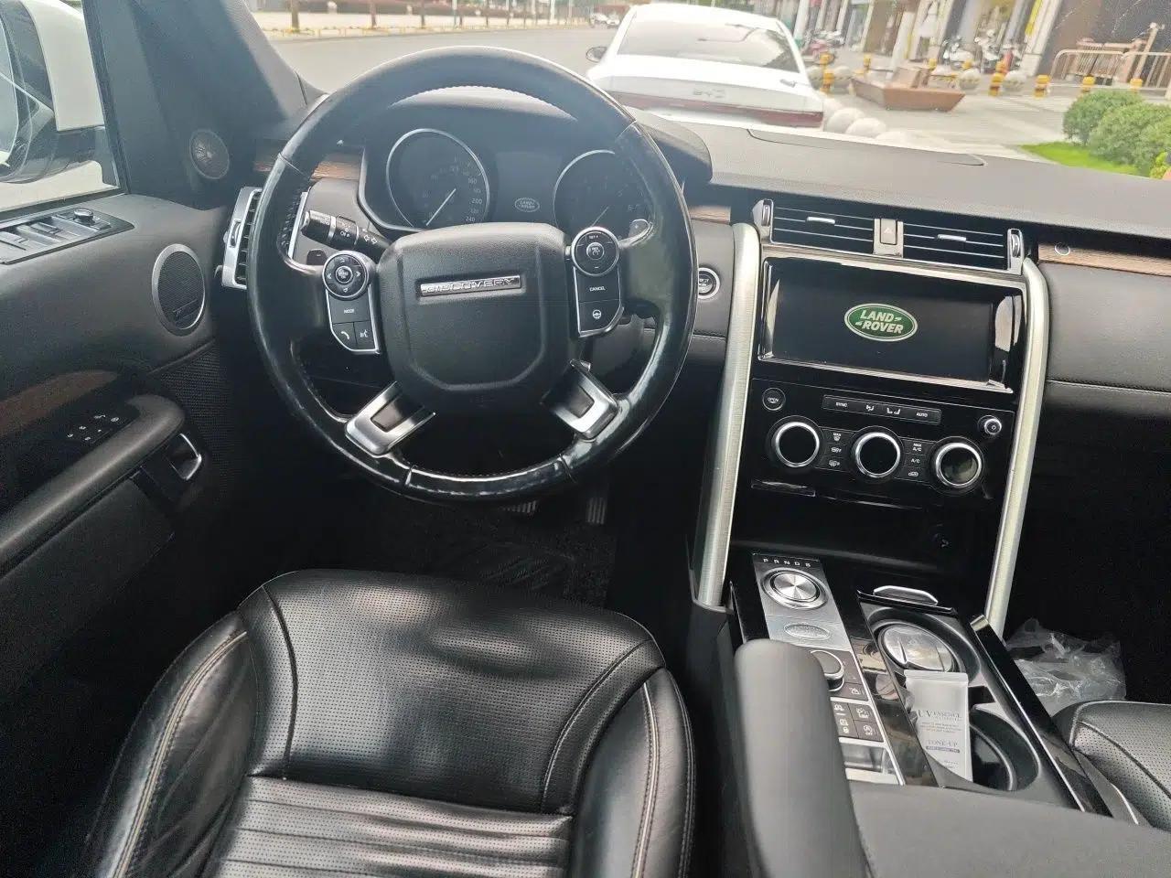 Land Rover Discovery 2017 5th Generation 3.0 V6 HSE — миниатюра 10